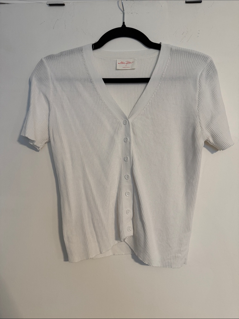 Allie Rose - White Ribbed Button-Front Short Sleeve Top, size small